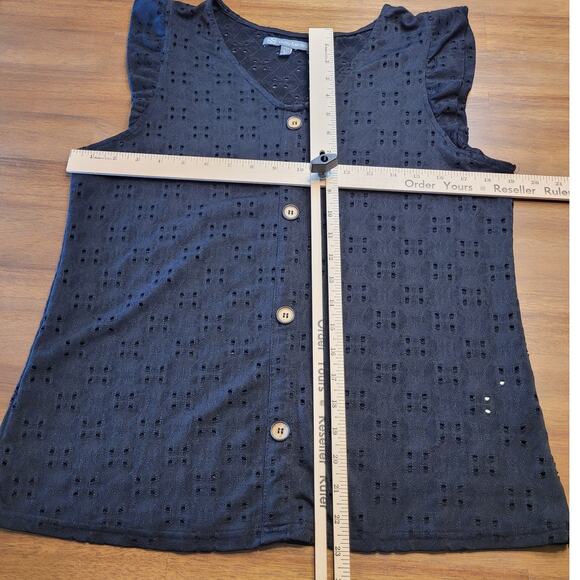 Daisy Fuentes Women’s Floral Cutout Black V-Neck Flutter Sleeve Top L EUC - Picture 4 of 7